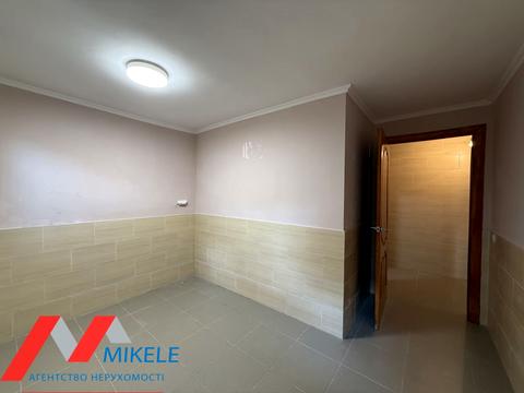 комерційна за адресою Леонтовича вул., 7А