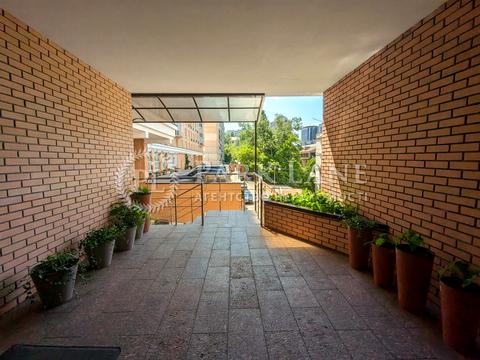 комерційна за адресою Василя Тютюнника вул. (Анрі Барбюса), 5-В