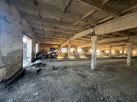 комерційна за адресою Першотравнева, 5