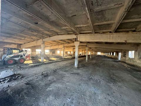 комерційна за адресою Першотравнева, 5