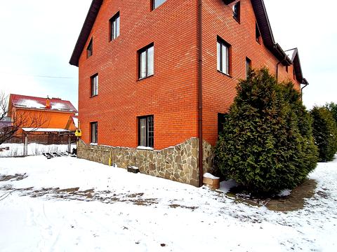 комерційна за адресою Вишнева вул., 36