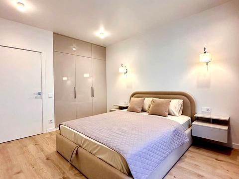 квартира за адресою Олександра Олеся вул., 8/17