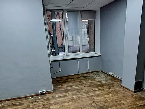 комерційна за адресою Хрещатик, 44