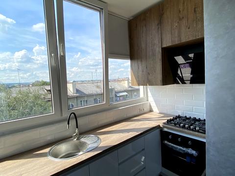 квартира за адресою Хотинська вул., 12