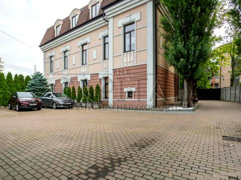 комерційна за адресою Жилянська вул., 97А