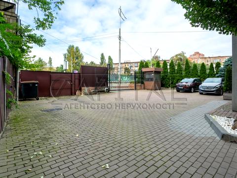 комерційна за адресою Жилянська вул., 97А