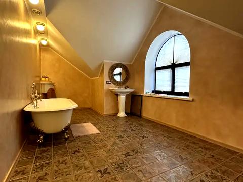 дом по адресу Трояндова