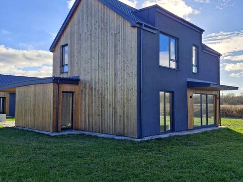 дом по адресу Коновальця