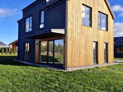 дом по адресу Коновальця