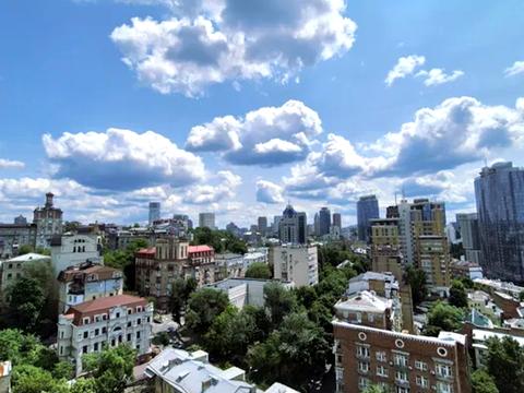 комерційна за адресою Круглоуніверситетська вул., 3-5