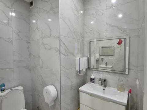 комерційна за адресою Круглоуніверситетська вул., 3-5