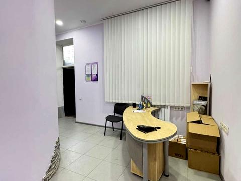 комерційна за адресою Академіка Амосова вул., 35