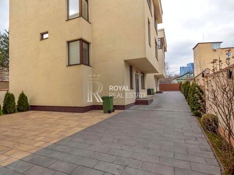 будинок за адресою Товарна вул., 24Б