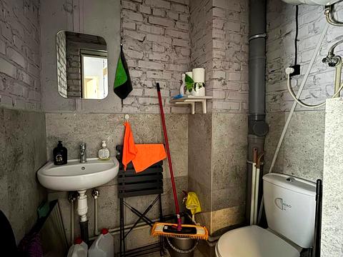 комерційна за адресою Дніпровська набережна вул., 18-А