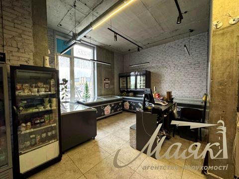 комерційна за адресою Дніпровська набережна вул., 18-А