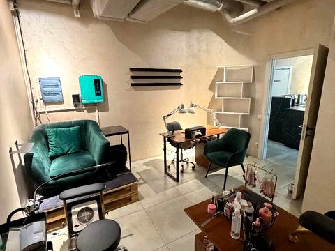 коммерческая по адресу Дмитрия Яворницкого просп. (Карла Маркса), 72-Б