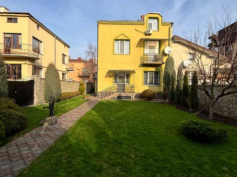 будинок за адресою Михайла Павлика вул., 12