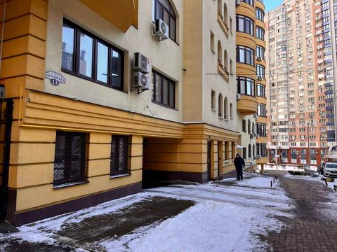 комерційна за адресою Золотоустівська вул., 52