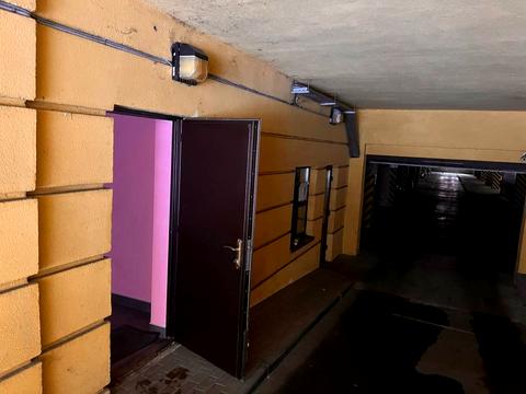 комерційна за адресою Золотоустівська вул., 52