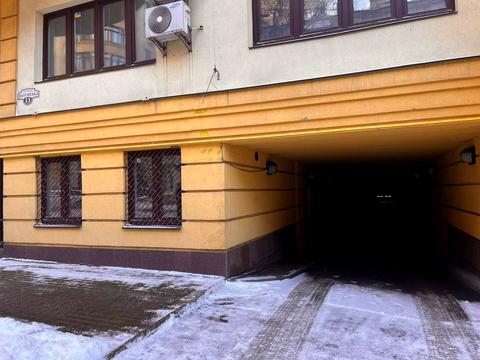 комерційна за адресою Золотоустівська вул., 52