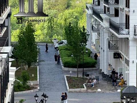 комерційна за адресою Михайла Максимовича вул. (Онуфрія Трутенка), (Будинок «Віндзор»)