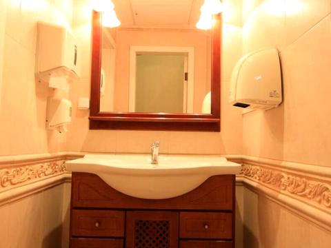 коммерческая по адресу Вячеслава Черновола ул., 25