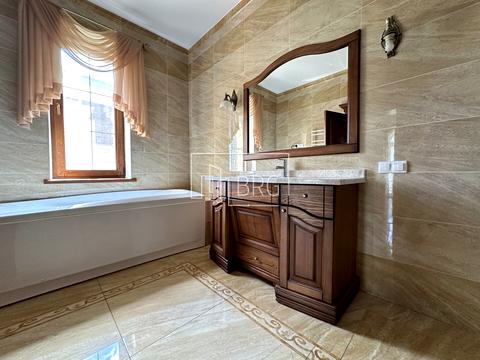 комерційна за адресою Лубенська вул., 1/1