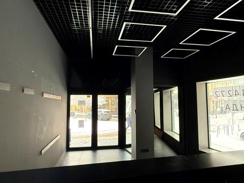 комерційна за адресою Страчених Націоналістів вул., 8