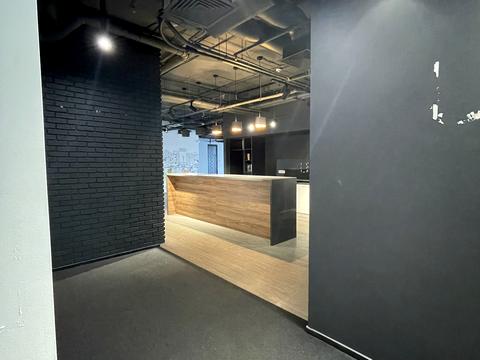 комерційна за адресою Спортивна пл., 1 А