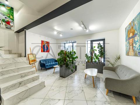 комерційна за адресою Болсуновська вул. (Сергія Струтинського), 1