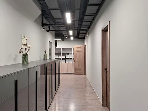 комерційна за адресою В'ячеслава Липинського вул., 4