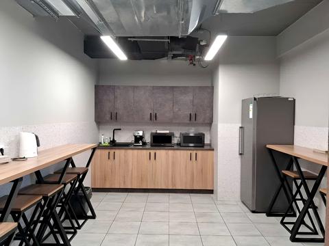 комерційна за адресою В'ячеслава Липинського вул., 4