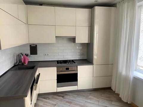 квартира за адресою Тролейбусна вул., 28