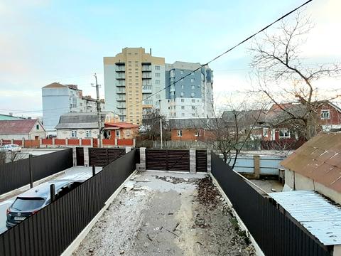 будинок за адресою Леоніда Каденюка пров.