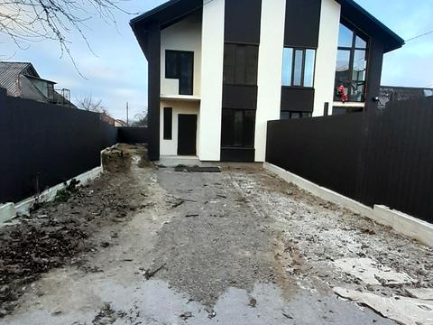 будинок за адресою Леоніда Каденюка пров.