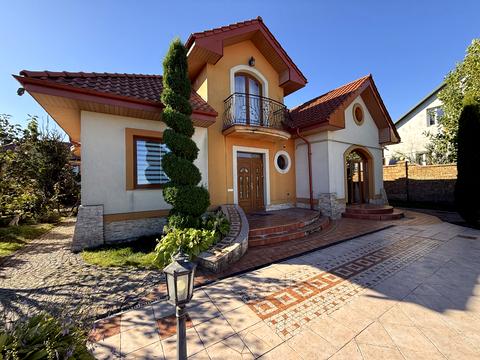 будинок за адресою Набережна вул.