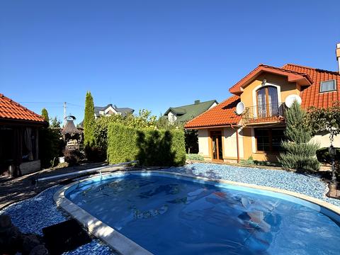 будинок за адресою Набережна вул.