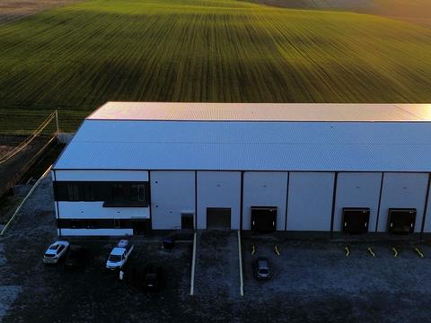 комерційна за адресою Центральна, 10