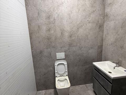 комерційна за адресою Центральна, 10