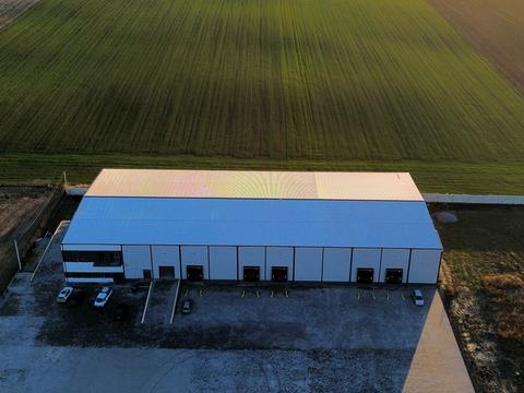 комерційна за адресою Центральна, 10