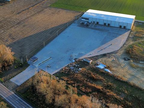 комерційна за адресою Центральна, 10