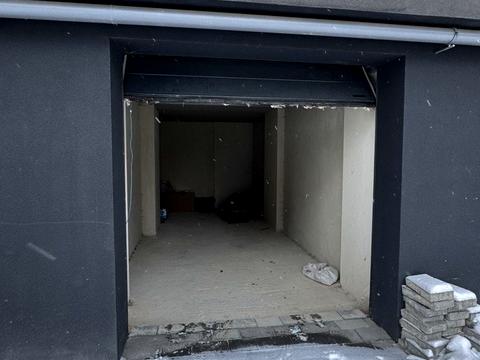 паркоместо по адресу Юліана Пелеша ул., 3