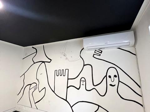 комерційна за адресою Двірська вул., 28