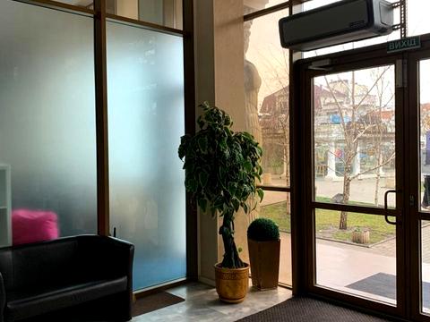 коммерческая по адресу Вице-адмирала Жукова пер., 17/19