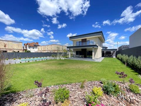 будинок за адресою Соборна вул. ()