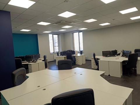 комерційна за адресою Воскресенська вул. (Леніна), 36