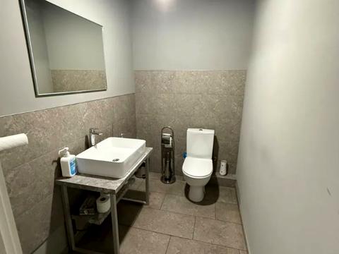 коммерческая по адресу Дмитрия Яворницкого просп. (Карла Маркса), 5