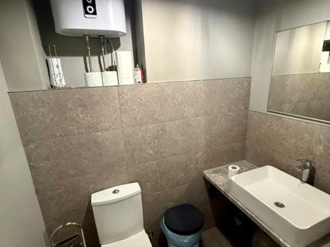 коммерческая по адресу Дмитрия Яворницкого просп. (Карла Маркса), 5