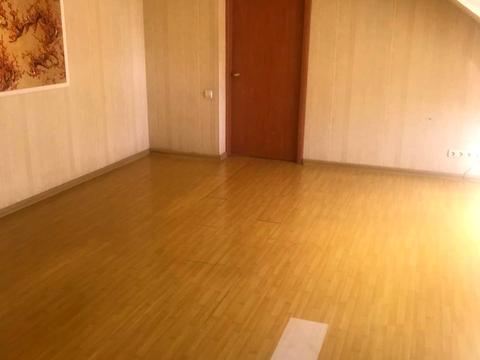 комерційна за адресою Академіка Корольова вул., 120