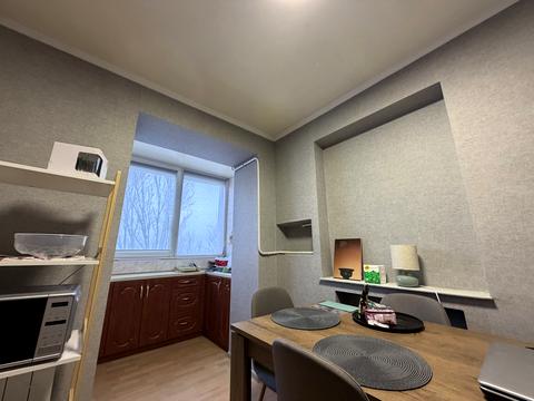 кімната за адресою Богдана Хмельницького просп. (Героїв Сталінграда), 8-Е